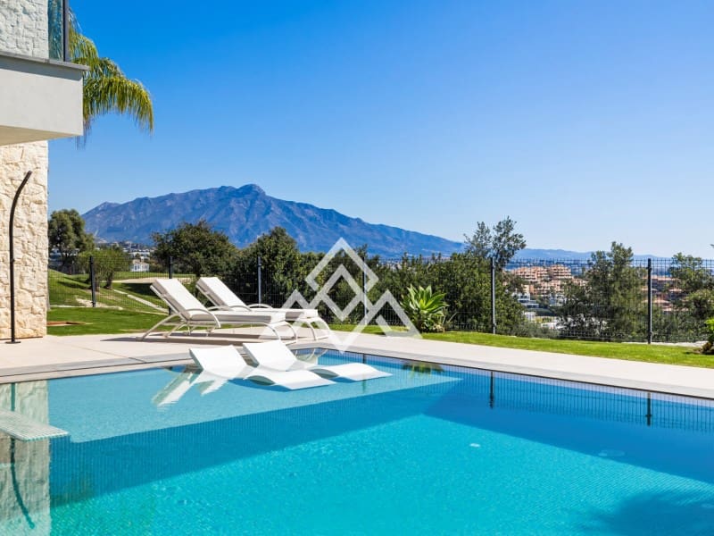 5 bedroom Villa for sale in Benahavis - € 4,950,000 (Ref: 9300966)