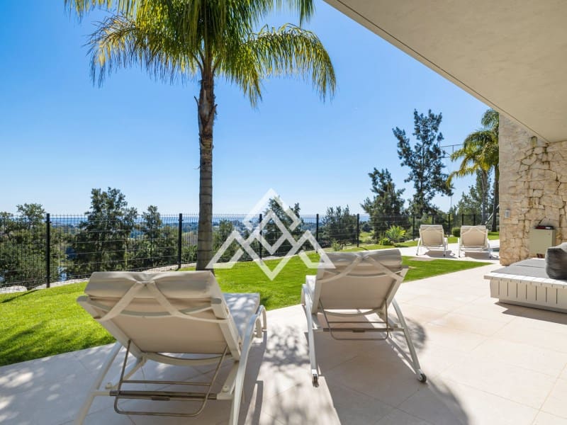 5 bedroom Villa for sale in Benahavis - € 4,950,000 (Ref: 9300966)