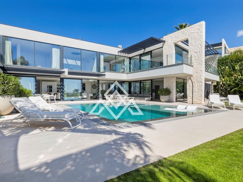5 bedroom Villa for sale in Benahavis - € 4,950,000 (Ref: 9300966)
