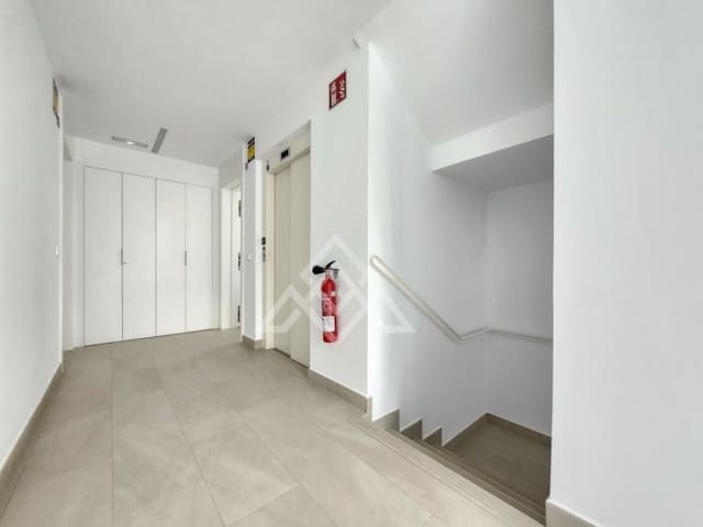 3 slaapkamer Appartement te huur in Buenas Noches, Estepona met zwembad - € 2.500 (Ref: 9341399)