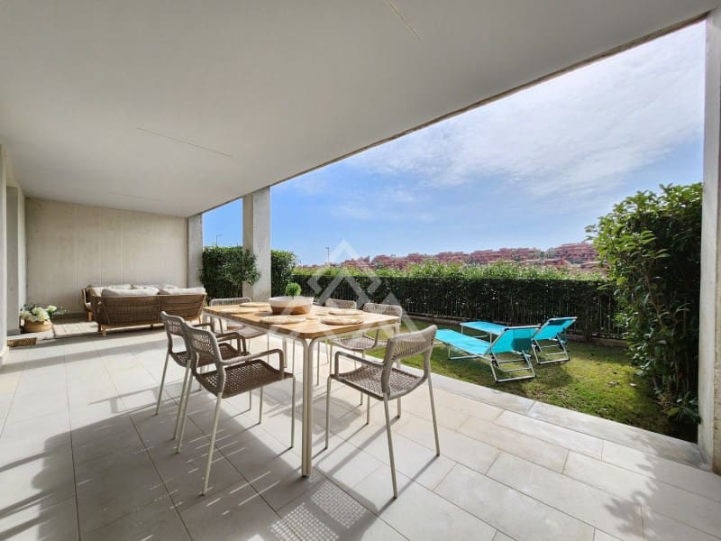 3 sypialnia Apartament do wynajęcia w Estepona z basenem - 2 500 € (Ref: 9341399)