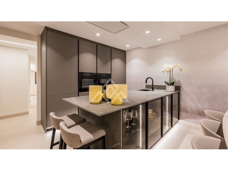 3 bedroom Apartment for sale in New Golden Mile with garage - € 2,350,000 (Ref: 9386187)