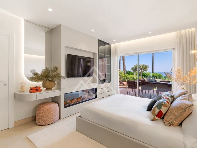 3 bedroom Apartment for sale in New Golden Mile with garage - € 2,350,000 (Ref: 9386187)