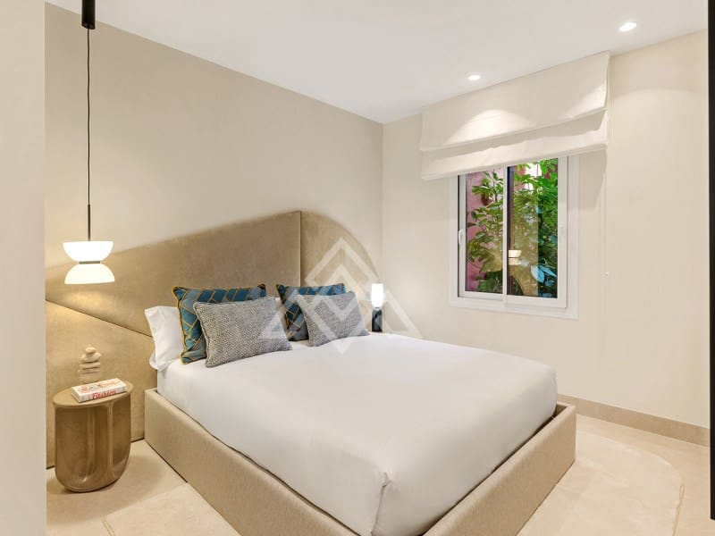 3 bedroom Apartment for sale in New Golden Mile with garage - € 2,350,000 (Ref: 9386187)