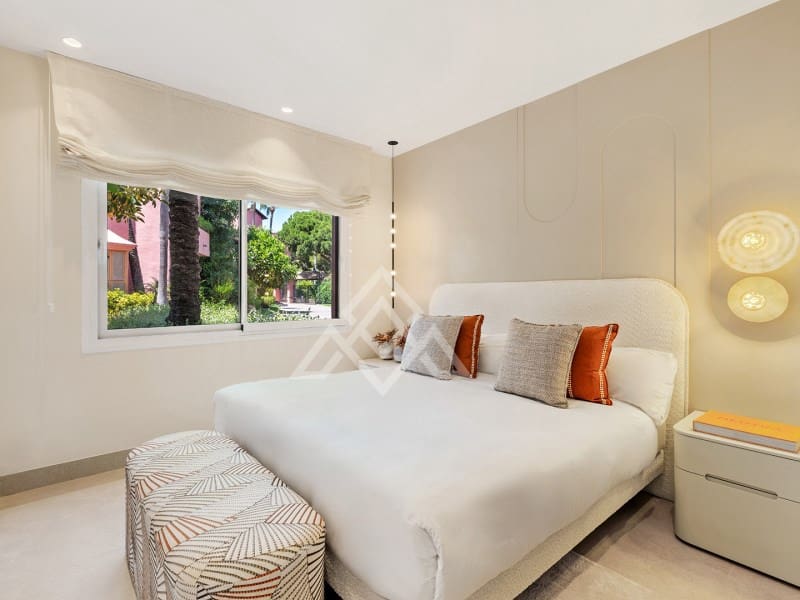 3 bedroom Apartment for sale in New Golden Mile with garage - € 2,350,000 (Ref: 9386187)