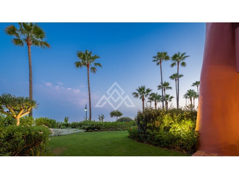 3 bedroom Apartment for sale in New Golden Mile with garage - € 2,350,000 (Ref: 9386187)