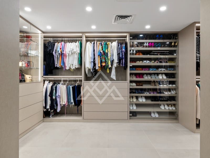 7 bedroom Apartment for sale in Nueva Andalucia with garage - € 4,300,000 (Ref: 9386190)