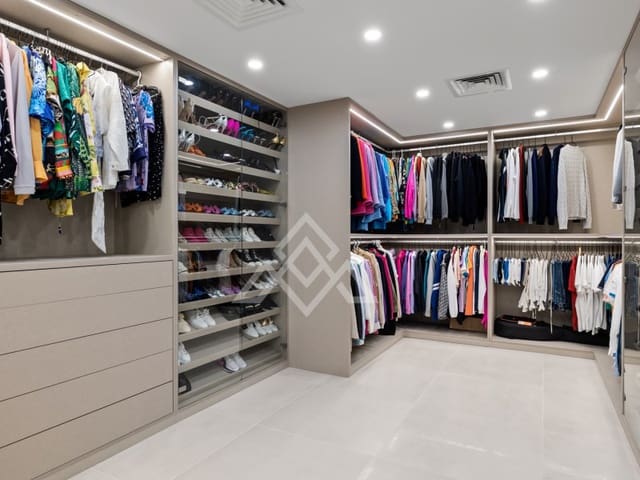 7 bedroom Apartment for sale in Nueva Andalucia, Marbella with garage - € 4,300,000 (Ref: 9386190)