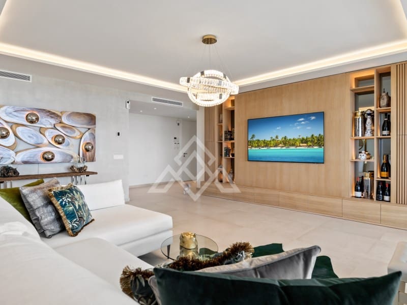 7 bedroom Apartment for sale in Nueva Andalucia with garage - € 4,300,000 (Ref: 9386190)