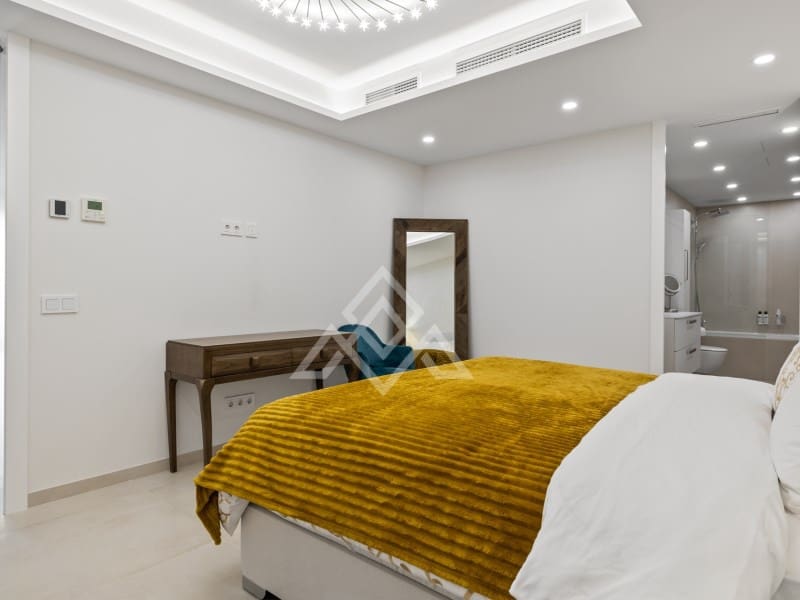 7 bedroom Apartment for sale in Nueva Andalucia with garage - € 4,300,000 (Ref: 9386190)