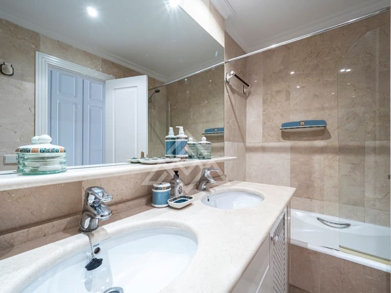 2 bedroom Apartment for sale in Nueva Andalucia with garage - € 1,575,000 (Ref: 9386191)