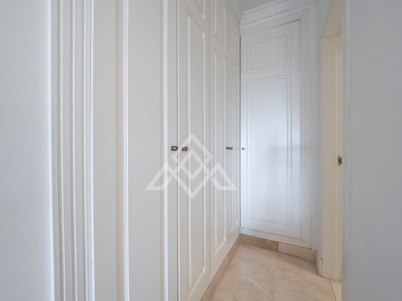 2 bedroom Apartment for sale in Nueva Andalucia with garage - € 1,575,000 (Ref: 9386191)