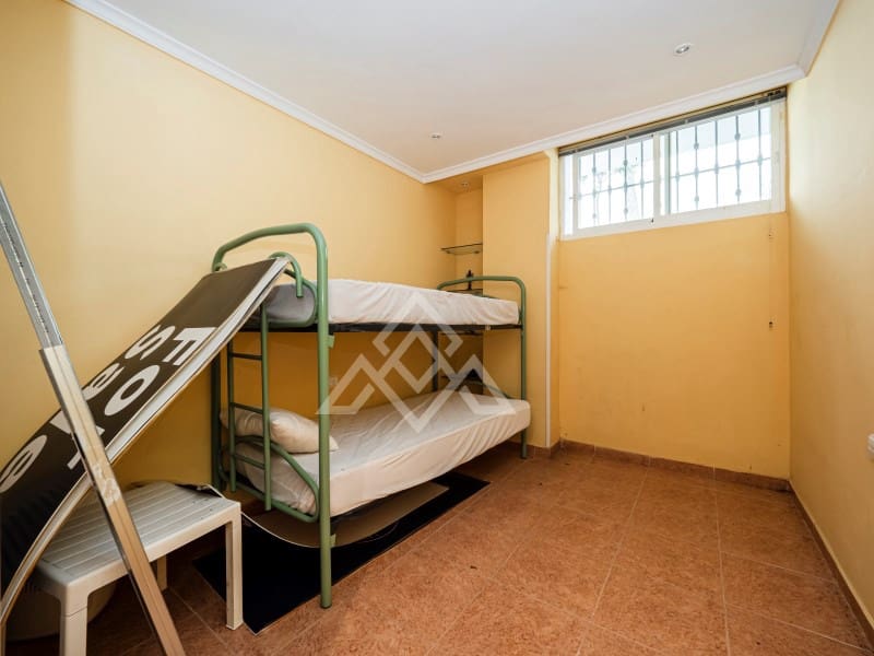 2 bedroom Apartment for sale in Nueva Andalucia with garage - € 1,575,000 (Ref: 9386191)