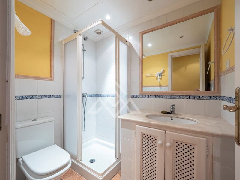 2 bedroom Apartment for sale in Nueva Andalucia with garage - € 1,575,000 (Ref: 9386191)