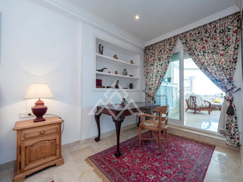 2 bedroom Apartment for sale in Nueva Andalucia with garage - € 1,575,000 (Ref: 9386191)