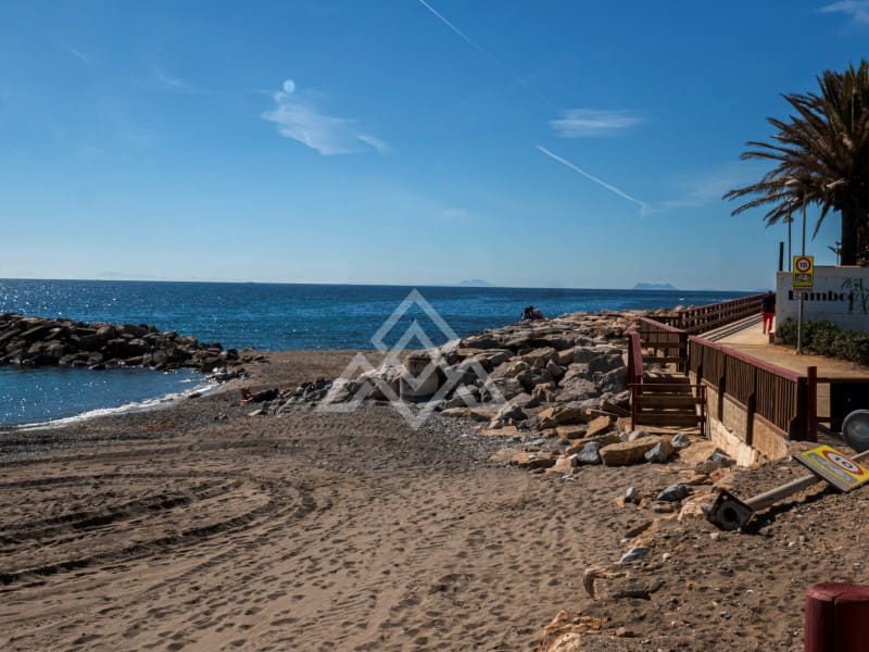 2 bedroom Apartment for sale in Nueva Andalucia with garage - € 1,575,000 (Ref: 9386191)