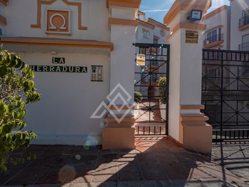 2 bedroom Apartment for sale in Nueva Andalucia with garage - € 1,575,000 (Ref: 9386191)