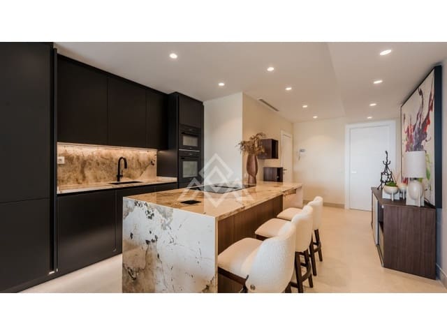 Apartamento de 3 habitaciones en Punta Plata, Estepona en venta con garaje - 2.395.000 € (Ref: 9386193)