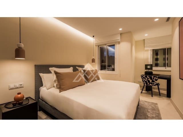 Apartamento de 3 habitaciones en Punta Plata, Estepona en venta con garaje - 2.395.000 € (Ref: 9386193)