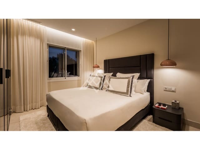 Apartamento de 3 habitaciones en Punta Plata, Estepona en venta con garaje - 2.395.000 € (Ref: 9386193)