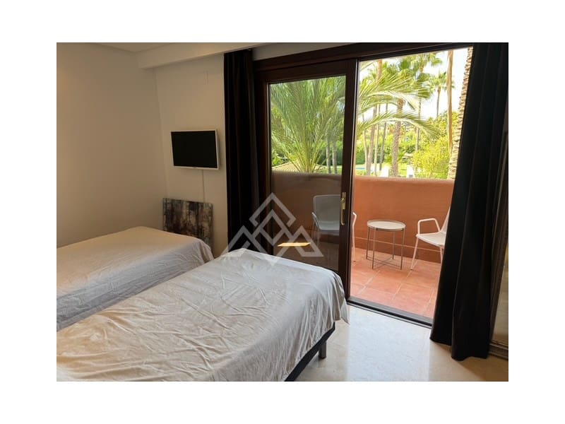 2 sovrum Lägenhet till salu i New Golden Mile med garage - 605 000 € (Ref: 9386194)