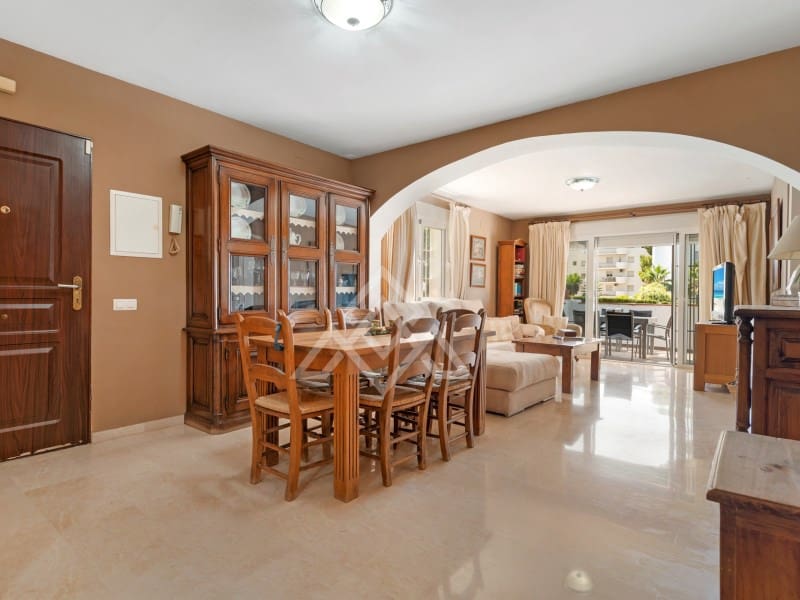 3 makuuhuone Huoneisto myytävänä paikassa Nueva Andalucia mukana 
autotalli - 680 000 € (Ref: 9386195)