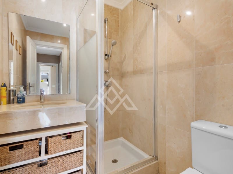 3 makuuhuone Huoneisto myytävänä paikassa Nueva Andalucia mukana 
autotalli - 680 000 € (Ref: 9386195)