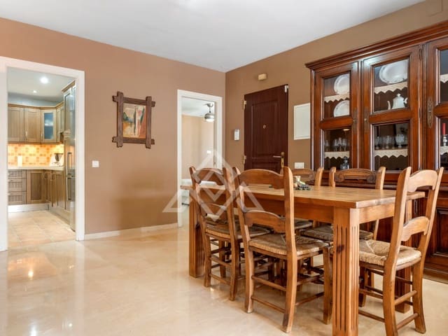 3 makuuhuone Huoneisto myytävänä paikassa Nueva Andalucia, Marbella mukana 
autotalli - 680 000 € (Ref: 9386195)