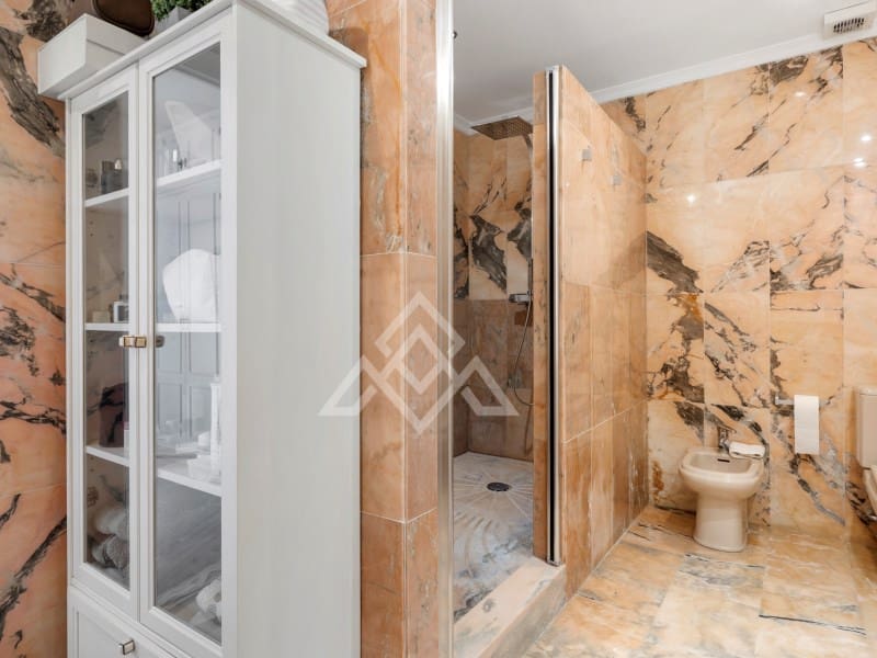 3 makuuhuone Huoneisto myytävänä paikassa Nueva Andalucia mukana 
autotalli - 680 000 € (Ref: 9386195)