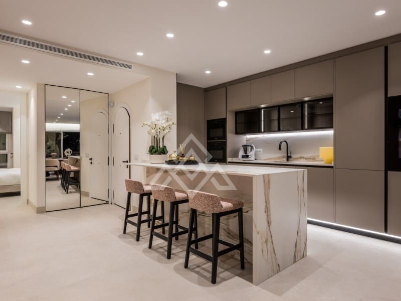 3 bedroom Apartment for sale in Marbella with garage - € 2,250,000 (Ref: 9386197)