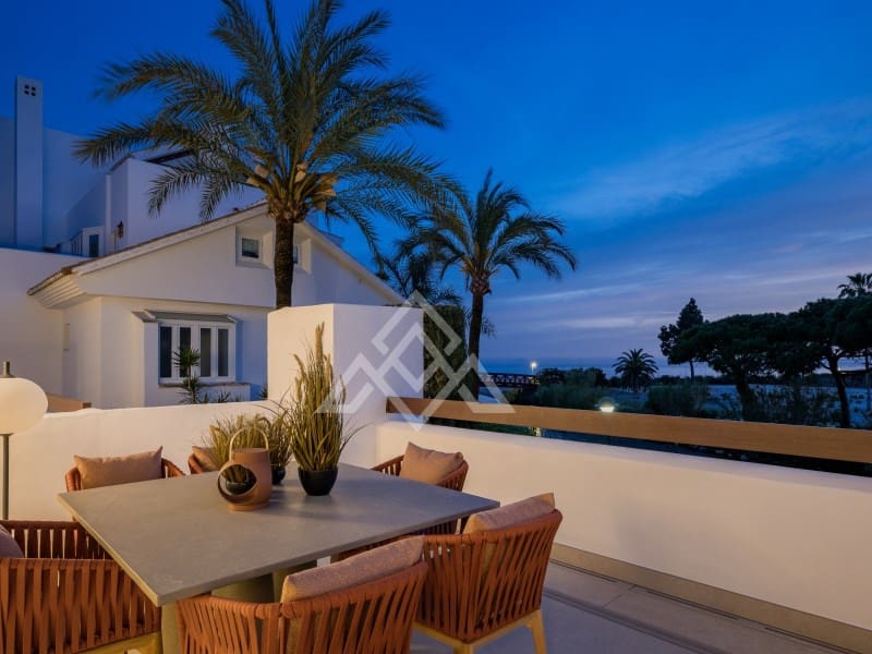 3 bedroom Apartment for sale in Marbella with garage - € 2,250,000 (Ref: 9386197)