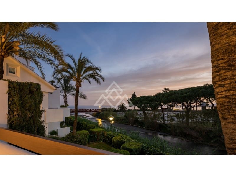 3 bedroom Apartment for sale in Marbella with garage - € 2,250,000 (Ref: 9386197)