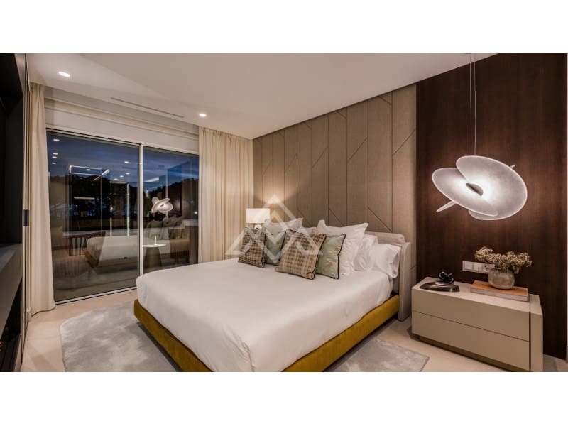 3 bedroom Apartment for sale in Marbella with garage - € 2,250,000 (Ref: 9386197)