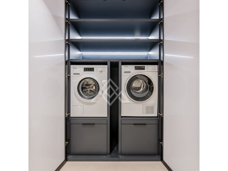 3 bedroom Apartment for sale in Marbella with garage - € 2,250,000 (Ref: 9386197)