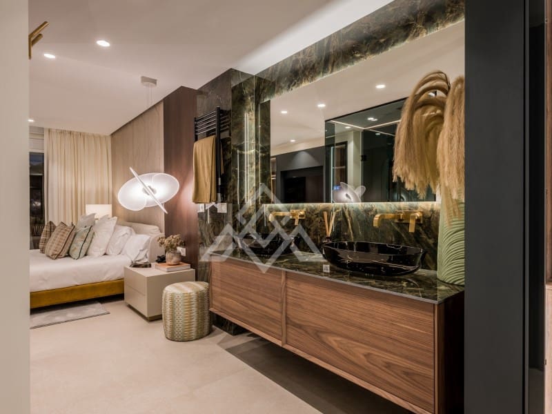 3 bedroom Apartment for sale in Marbella with garage - € 2,250,000 (Ref: 9386197)