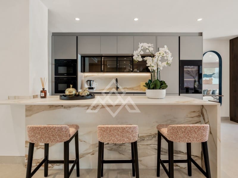 3 bedroom Apartment for sale in Marbella with garage - € 2,250,000 (Ref: 9386197)