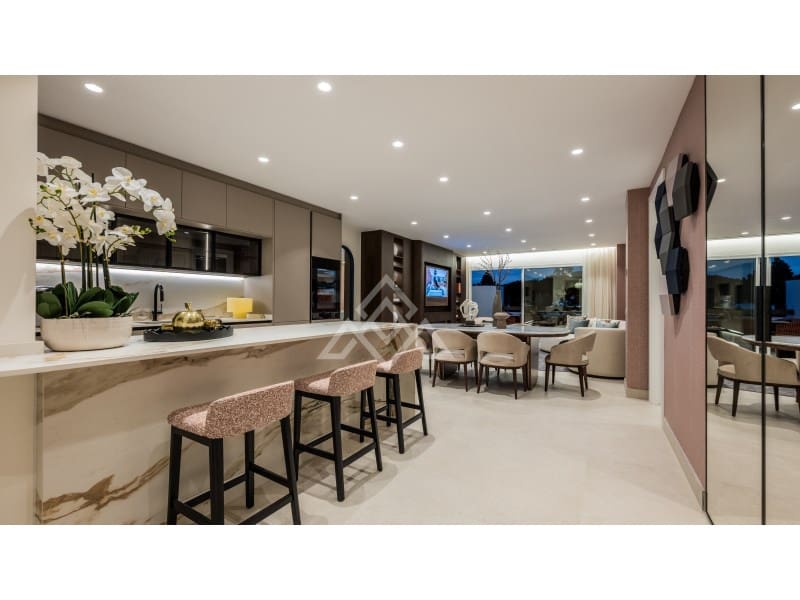 3 bedroom Apartment for sale in Marbella with garage - € 2,250,000 (Ref: 9386197)