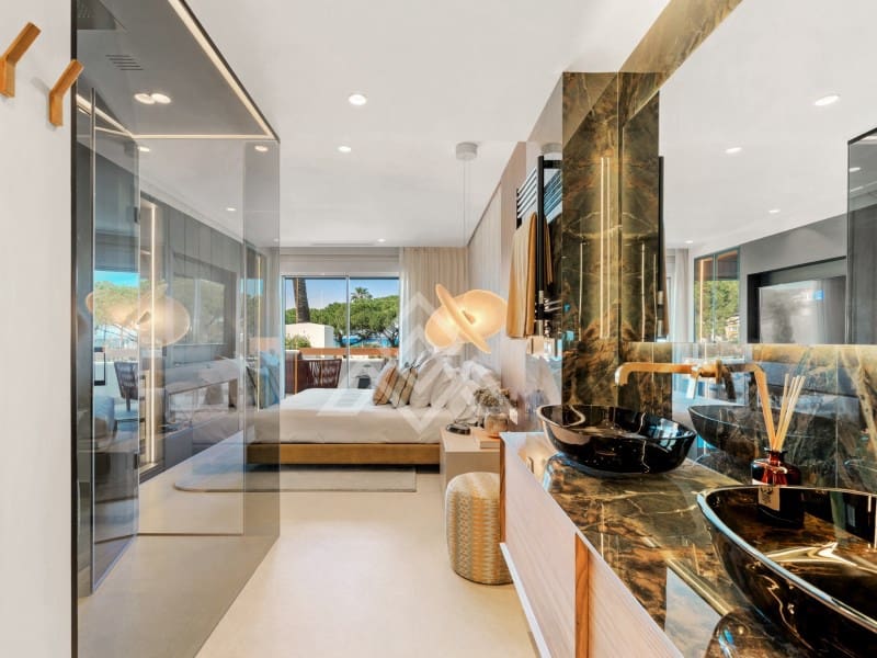 3 bedroom Apartment for sale in Marbella with garage - € 2,250,000 (Ref: 9386197)