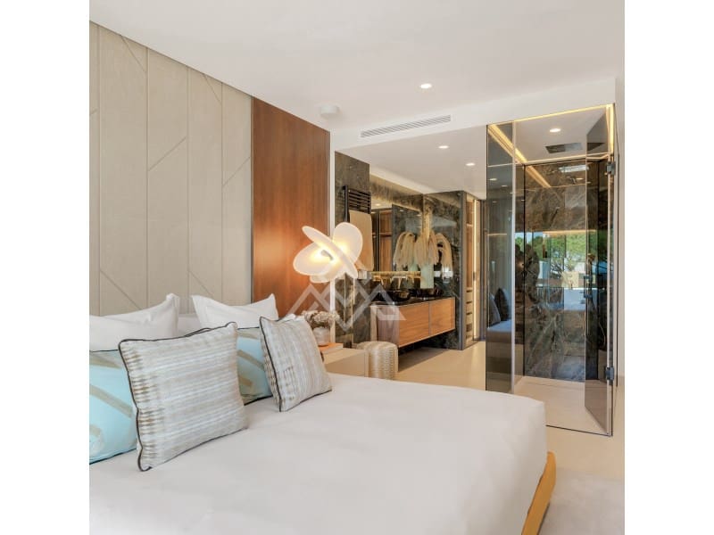 3 bedroom Apartment for sale in Marbella with garage - € 2,250,000 (Ref: 9386197)