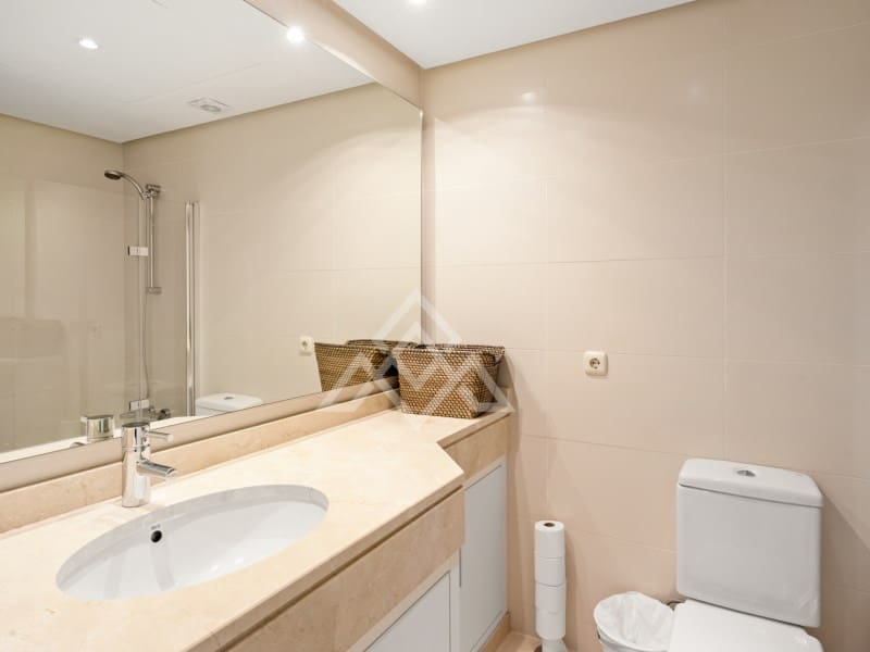 Apartamento de 2 habitaciones en Casares en venta con garaje - 390.000 € (Ref: 9386458)