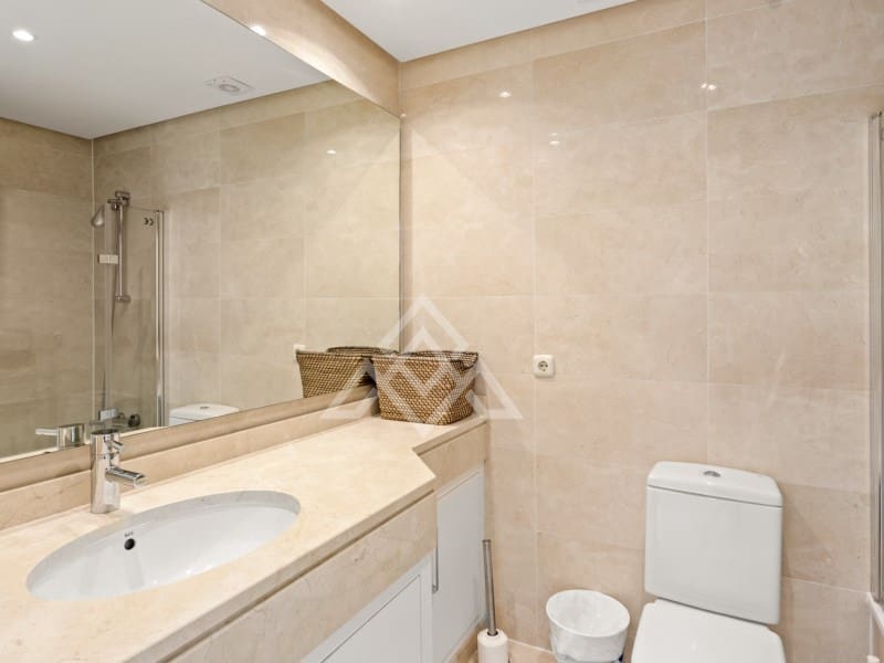 Apartamento de 2 habitaciones en Casares en venta con garaje - 390.000 € (Ref: 9386458)