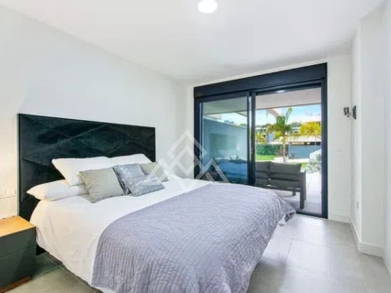 3 bedroom Apartment for sale in New Golden Mile with garage - € 595,000 (Ref: 9391985)