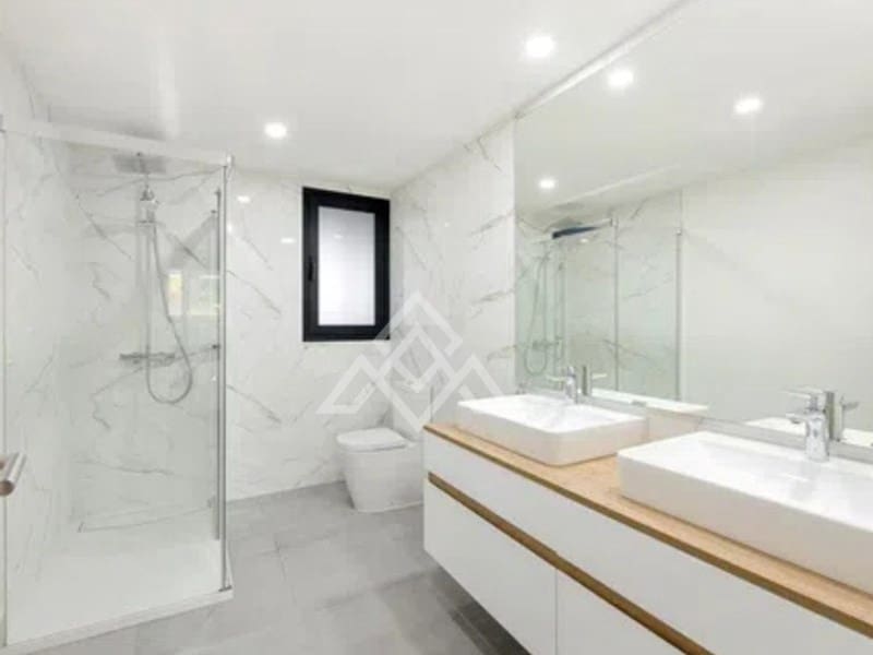 3 bedroom Apartment for sale in New Golden Mile with garage - € 595,000 (Ref: 9391985)