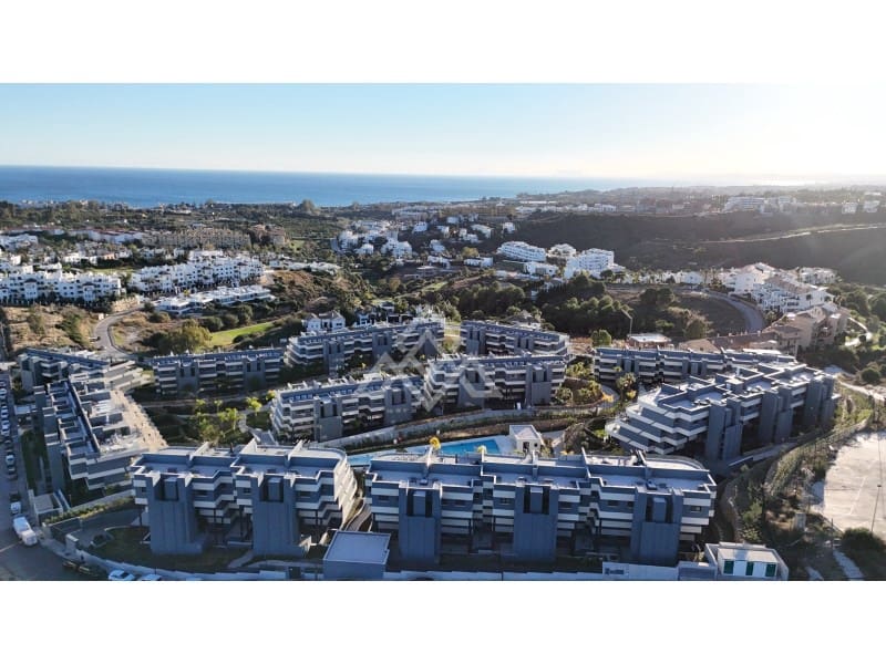 3 bedroom Apartment for sale in New Golden Mile with garage - € 595,000 (Ref: 9391985)