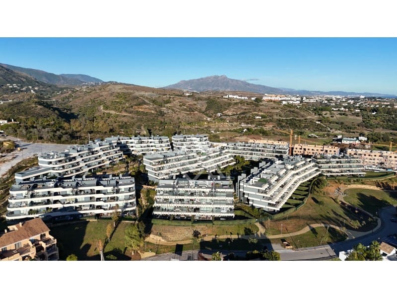 3 bedroom Apartment for sale in New Golden Mile with garage - € 595,000 (Ref: 9391985)