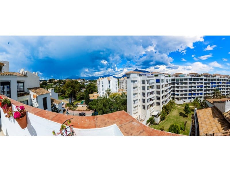 3 bedroom Penthouse for sale in Nueva Andalucia with garage - € 1,197,000 (Ref: 9411288)