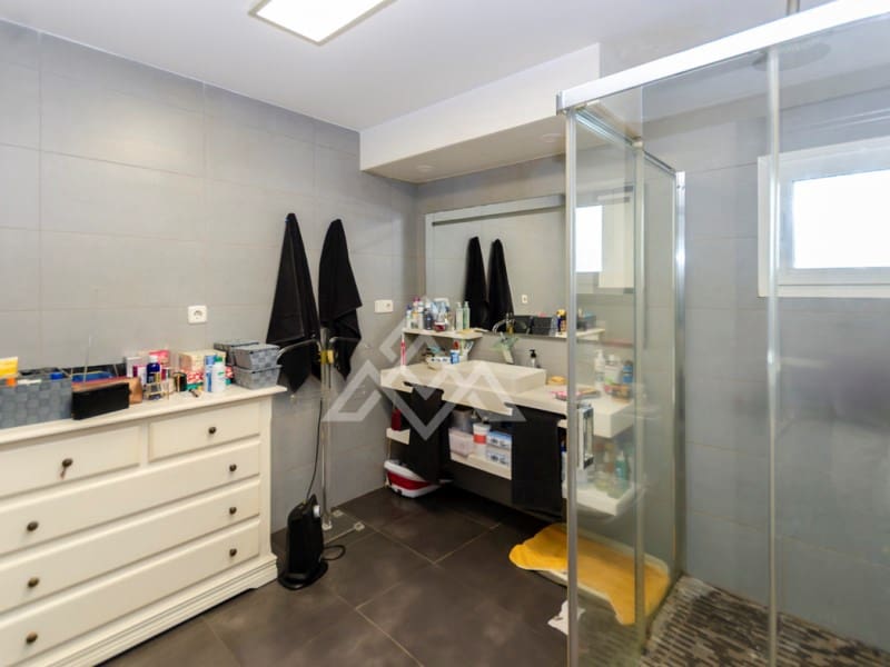 3 bedroom Penthouse for sale in Nueva Andalucia with garage - € 1,197,000 (Ref: 9411288)