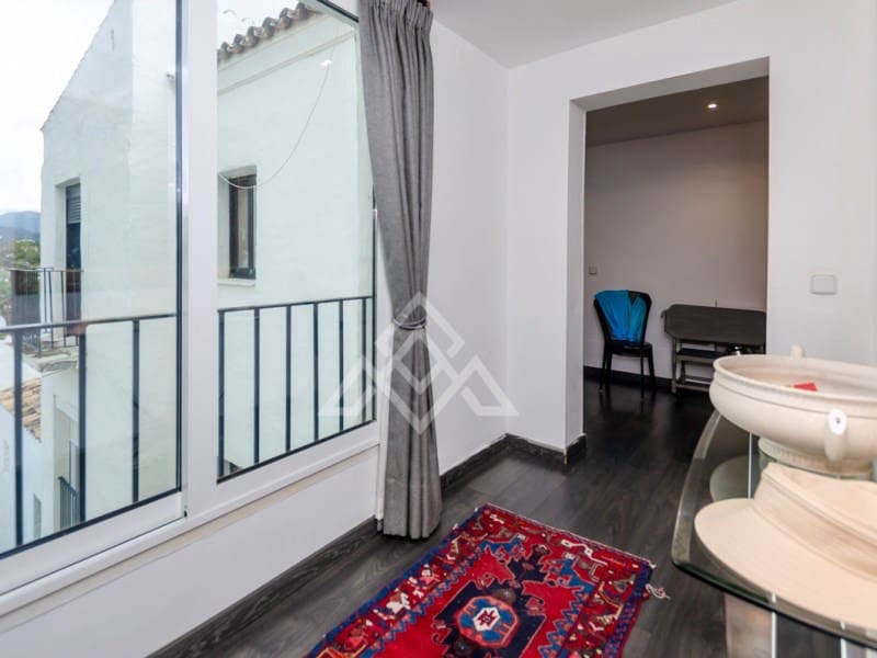 3 bedroom Penthouse for sale in Nueva Andalucia with garage - € 1,197,000 (Ref: 9411288)