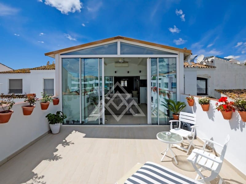 3 bedroom Penthouse for sale in Nueva Andalucia with garage - € 1,197,000 (Ref: 9411288)