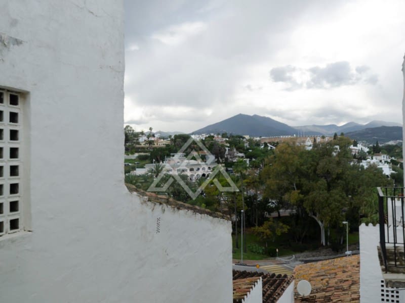 3 bedroom Penthouse for sale in Nueva Andalucia with garage - € 1,197,000 (Ref: 9411288)
